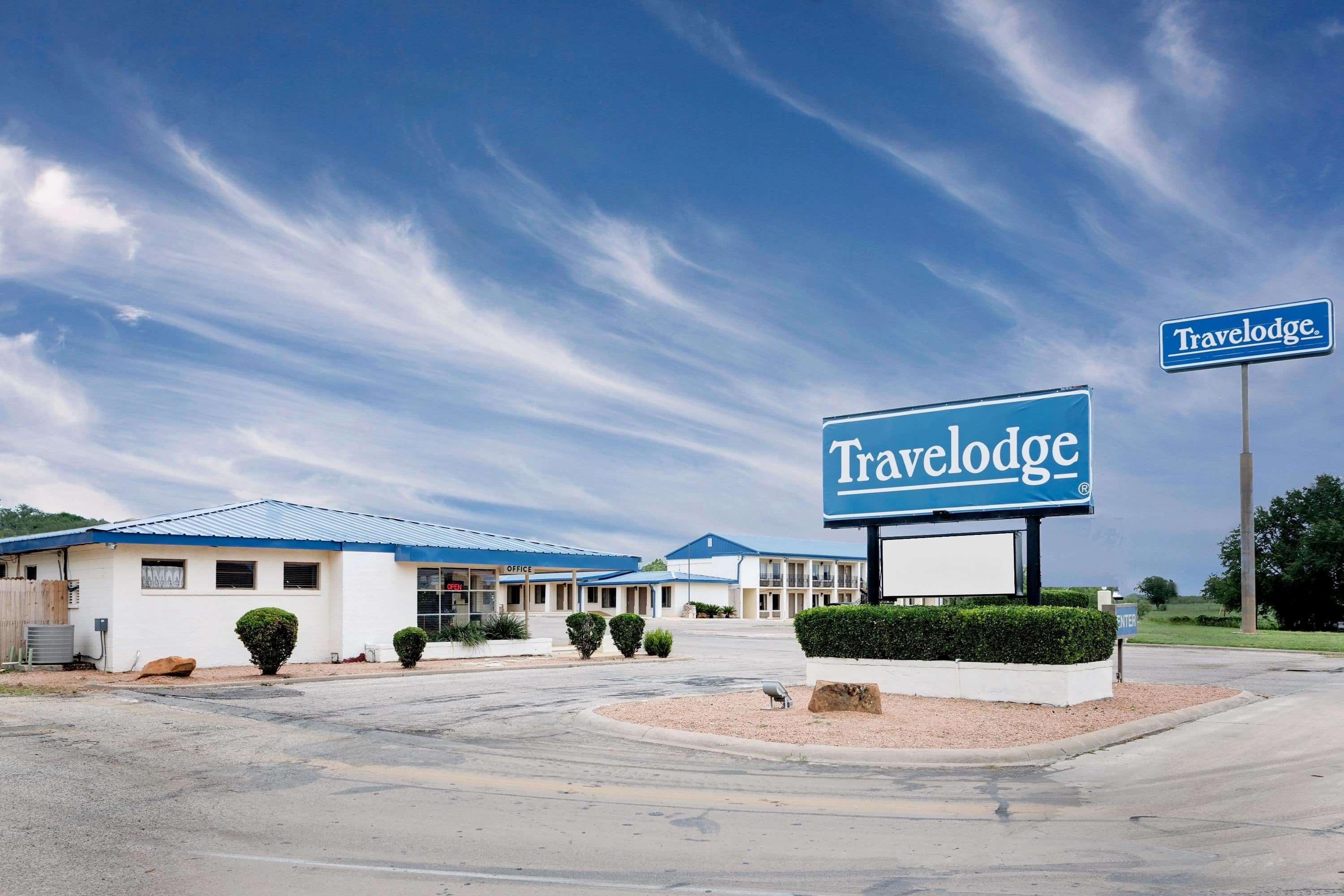 Travelodge By Wyndham Озона Екстериор снимка